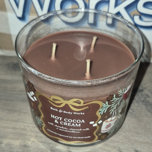 Bath & Body Works Hot Cocoa & Cream Lotion and Candle Set - Picture 5 of 6